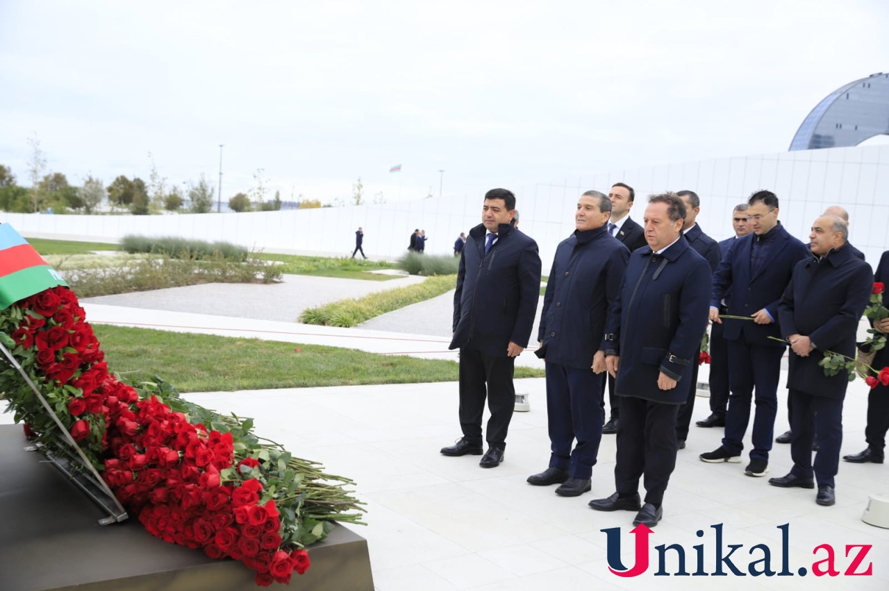 Dövlət rəsmiləri Zəfər parkını ziyarət edir - FOTOLAR (VİDEO)